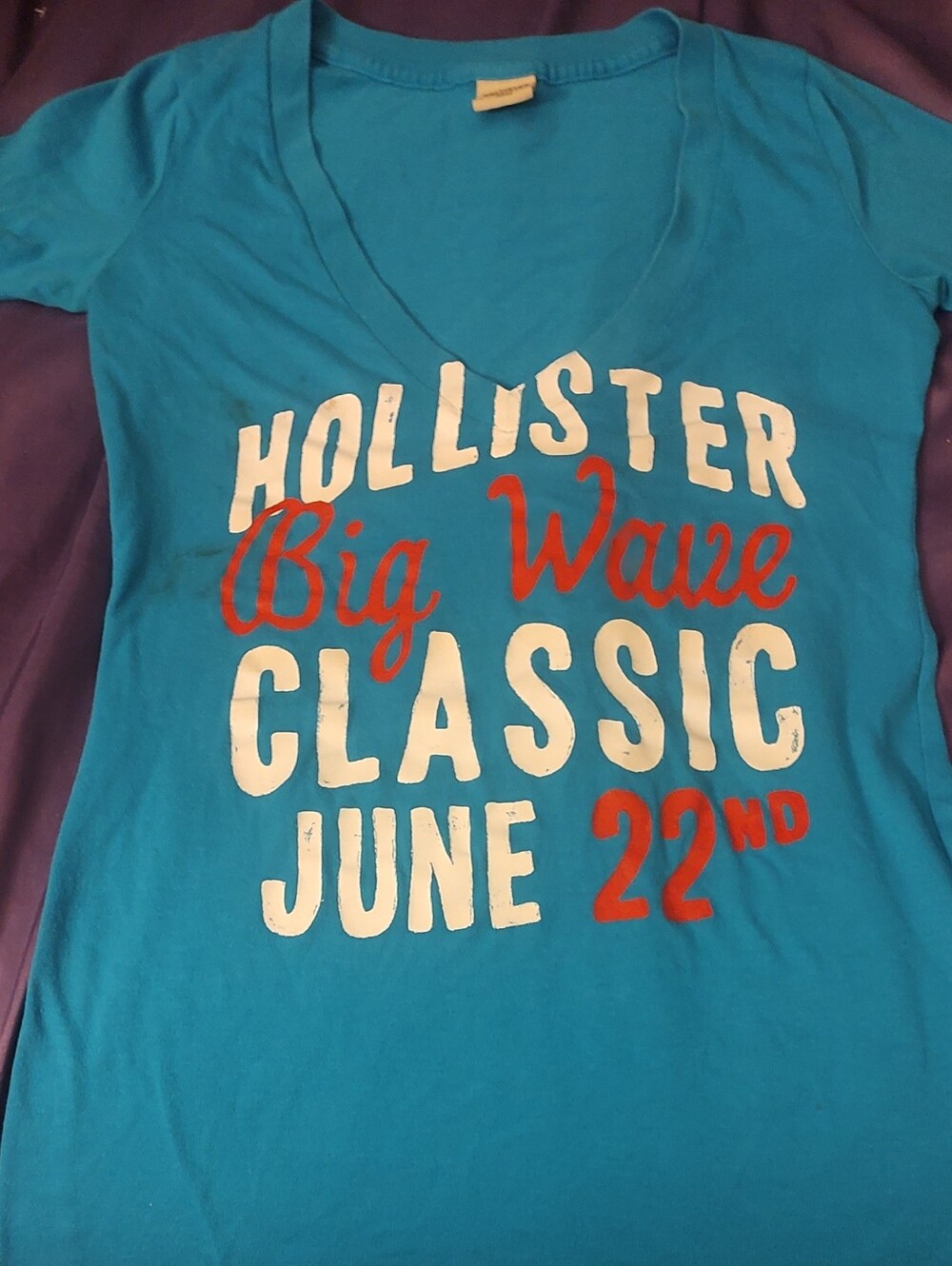 Hollister Turquoise V-Neck Graphic Tee with White and Red Print